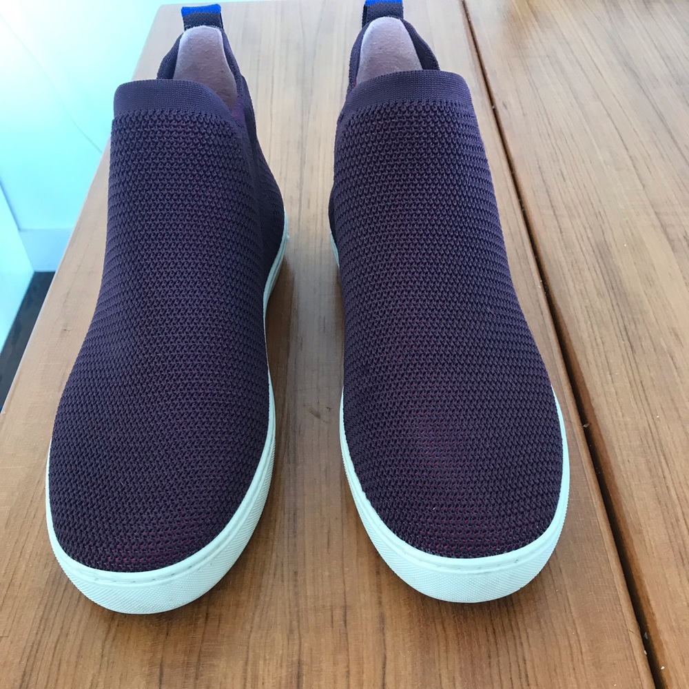 Rothys Chelsea boot in Berry Lattice Stitch size 12